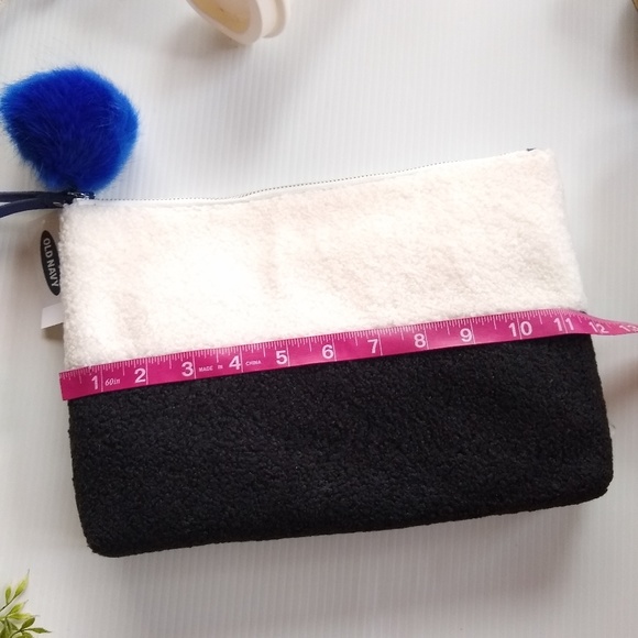OLD NAVY two-tone sherpa pom-pom zipper pouch clutch - Picture 5 of 8